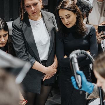 Laseri valgendamise protseduuri demonstreerimine