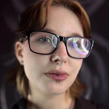 Huulepiercing minimalistliku ehtega.