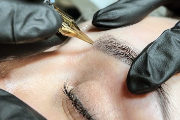 Tätoveeringu heledamaks muutmise koolitus rämoveriga