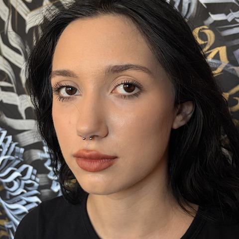 Septum-piercing - nina vaheseina ehe lisab näole väljendusrikka ja modernse aktsendi. Täpne paigutus, steriilne teostus ja hoolikas paranemine.
